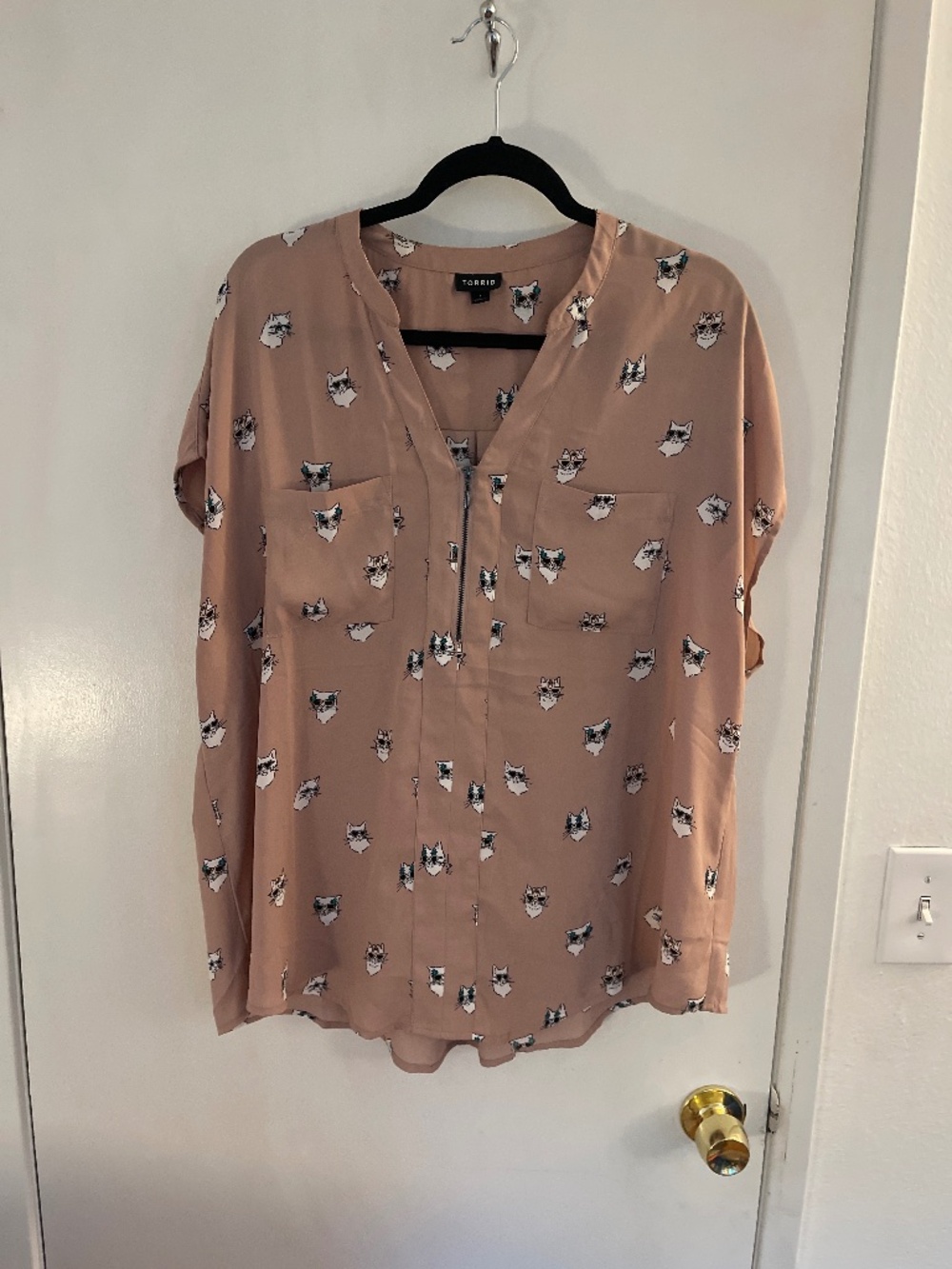 Torrid size 1 pink short with cats